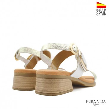 sandalia blanca cómoda con tacón bajo