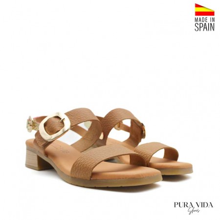 sandalias camel de piel con hebillas doradas