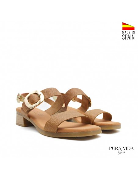 sandalias camel de piel con hebillas doradas