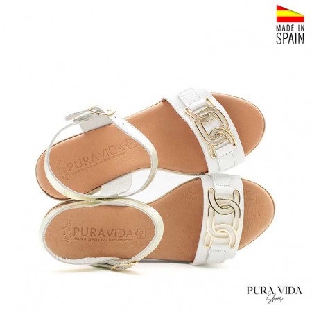 sandalias blancas con detalles dorados mujer