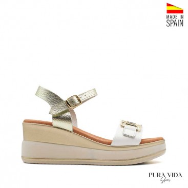 sandalias blancas elegantes de piel con cuña