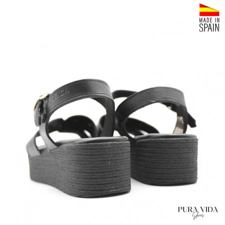 sandalias de plataforma negra con hebilla