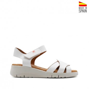 sandalias blancas de cuña baja de piel