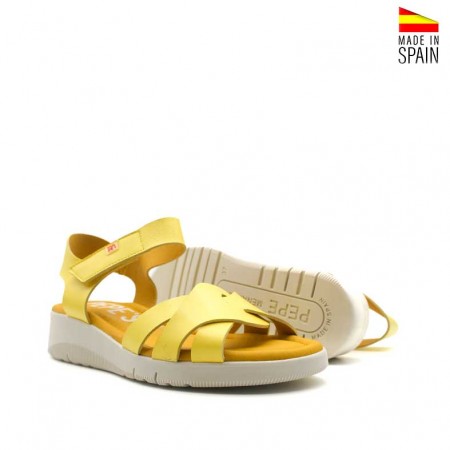 sandalias amarillas cómodas con velcro