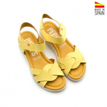 sandalias amarillas de cuña baja