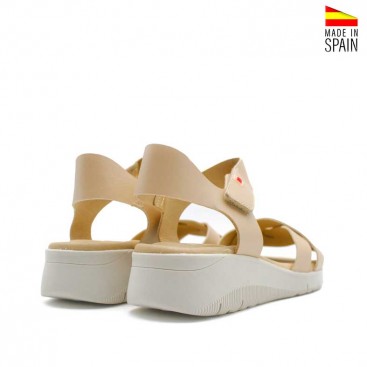 sandalias beige cómodas con velcro