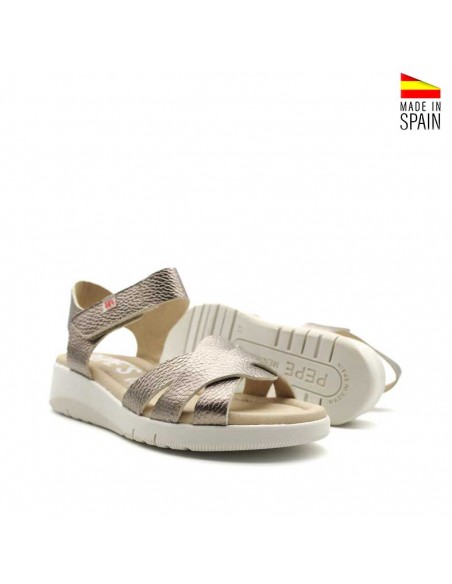 sandalias plomo metalizado de cuña baja