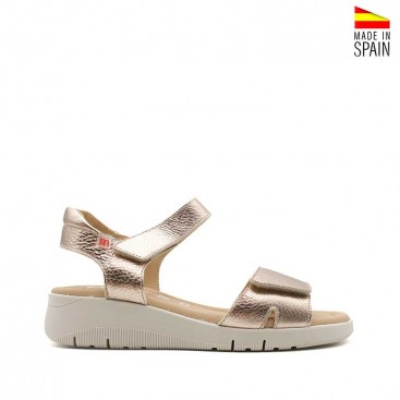 sandalias doradas de cuña baja cómodas