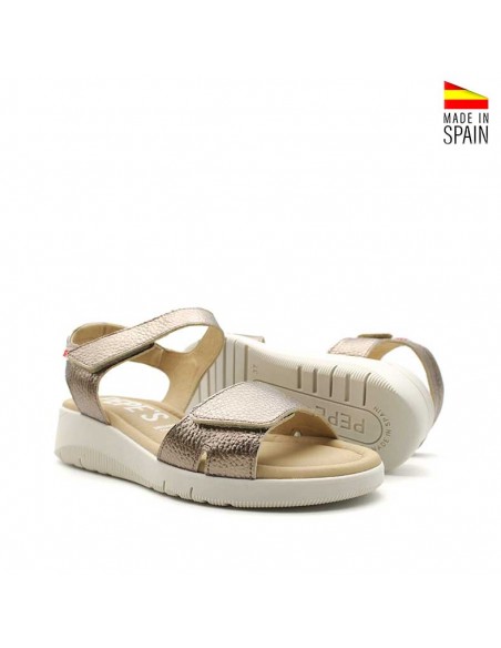 sandalias de cuña con velcros fabricadas en españa