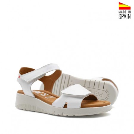 sandalias blancas cómodas con cuña baja