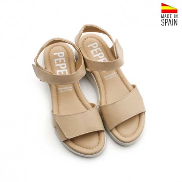 sandalias beige de cuña baja cómodas