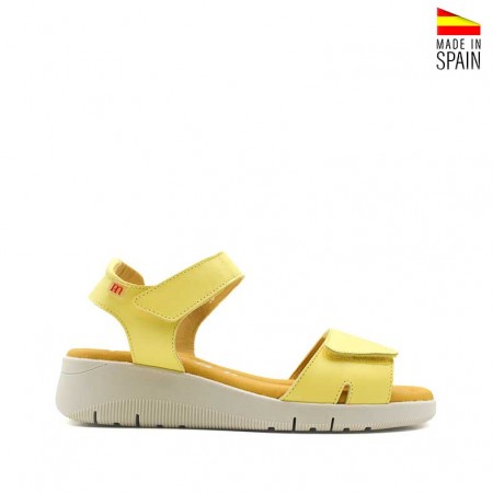 sandalia cuña amarilla de piel con velcro