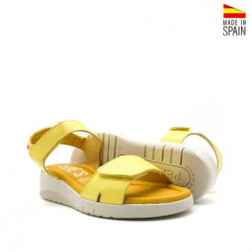 sandalias amarillas de cuña baja cómodas