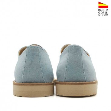 Parte trasera de zapatos comunión niño azul claro fabricados en España