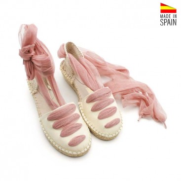 Esparteñas niña comunión con cintas de tul rosa empolvado y cuña de yute