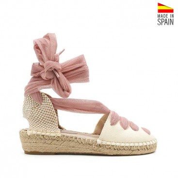 Esparteñas de comunión para niña en lona beige con detalles de tul rosa