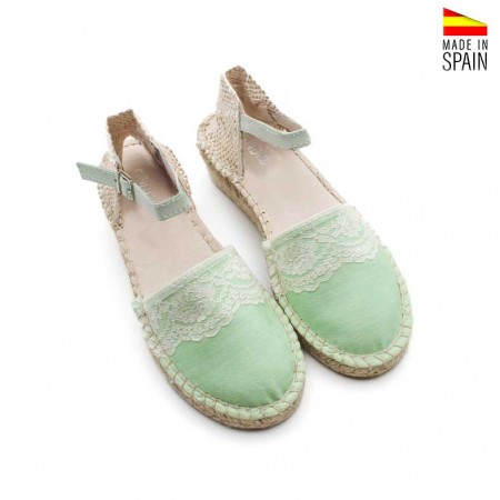 detalle de cuña de esparto en alpargatas infantiles