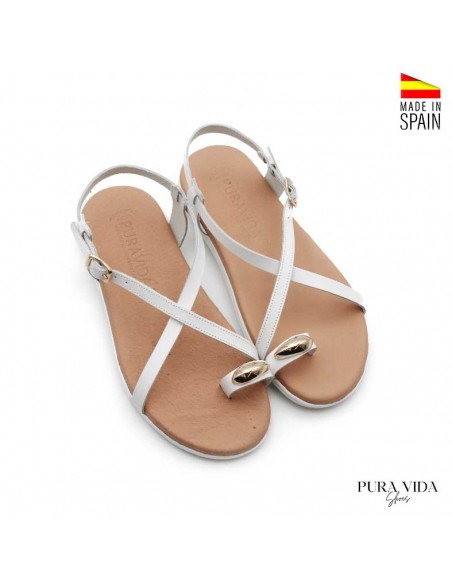 Sandalia plana anillo blanca de piel con detalle dorado y planta cómoda Pura Vida Shoes