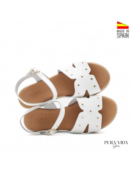 sandalias blancas plataforma con tachuelas