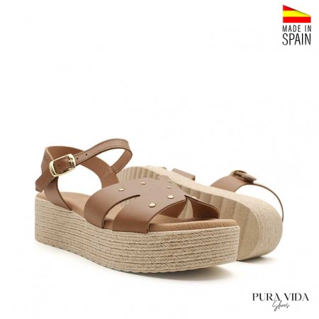 sandalias camel con tachuelas mujer