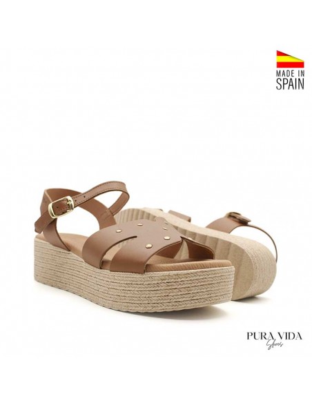 sandalias camel con tachuelas mujer