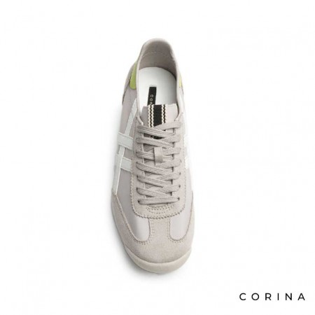 zapatillas gris con detalles verdes