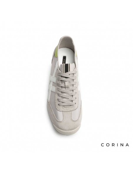 zapatillas gris con detalles verdes