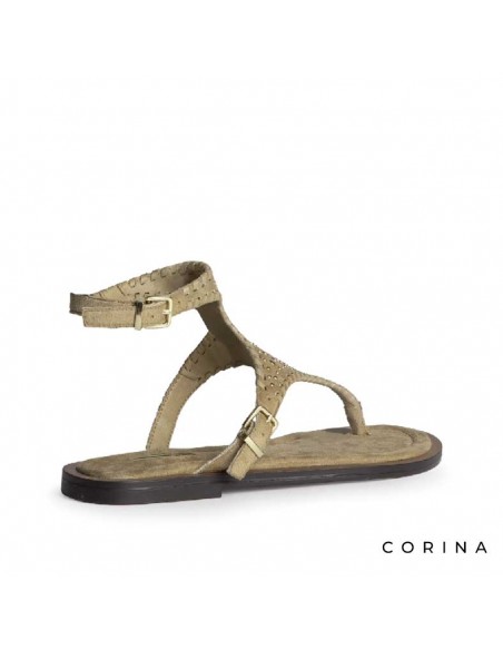 sandalia esclava camel con tachas doradas