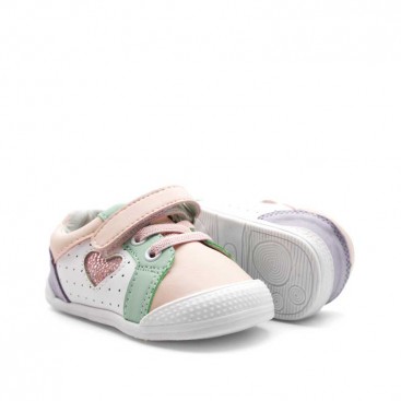 calzado respetuoso bebé niña primeros pasos