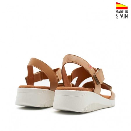 Detalle suela flexible sandalias camel mujer