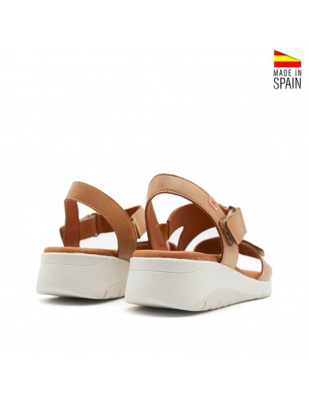 Detalle suela flexible sandalias camel mujer