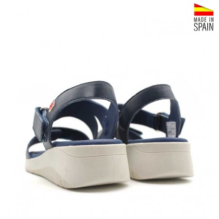 Detalle suela flexible sandalias azul marino mujer