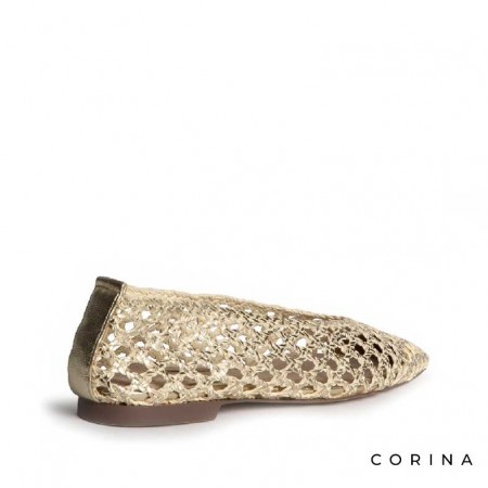 Bailarina plana calada con diseño artesanal