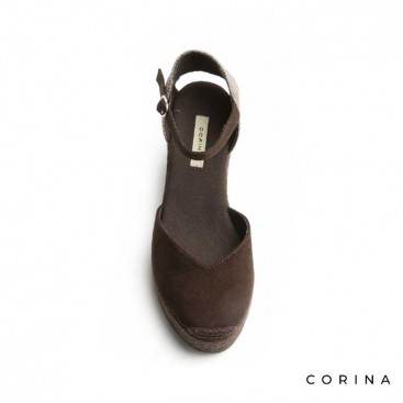 Alpargata marrón escote en pico cuña alta