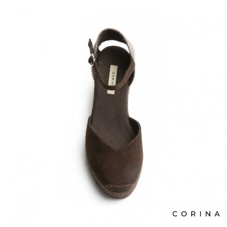 Alpargata marrón escote en pico cuña alta