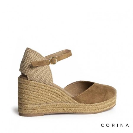 Alpargata camel escote pico cuña alta
