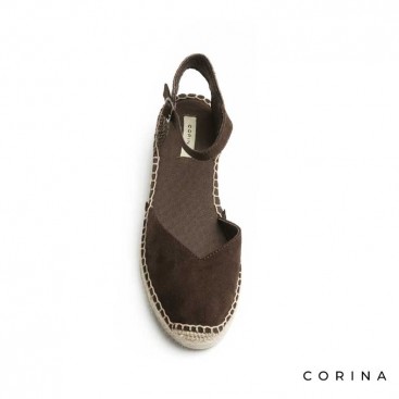 Alpargata marrón chocolate diseño en V con cierre de hebilla