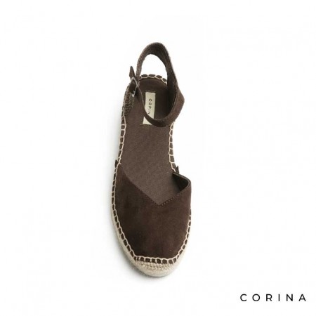 Alpargata marrón chocolate diseño en V con cierre de hebilla