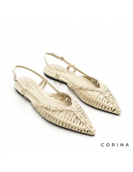 Zapato plano calado beige estilo slingback con hebilla