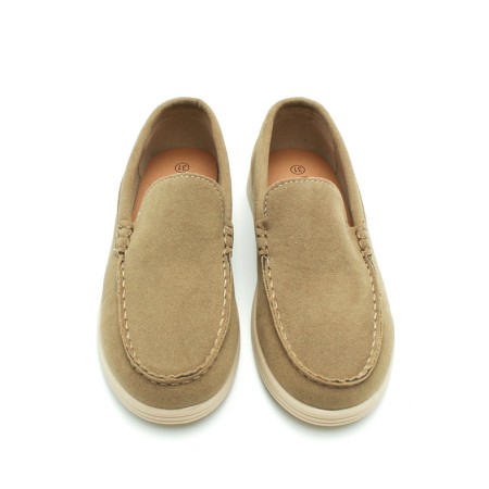 Zapato mocasín niño color taupe