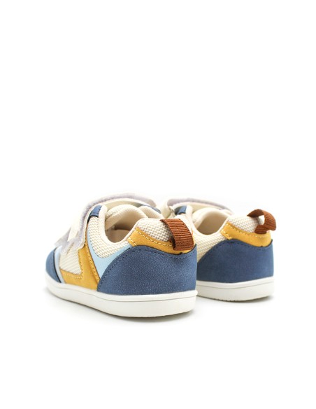 bambas respetuosas niño vista trasera