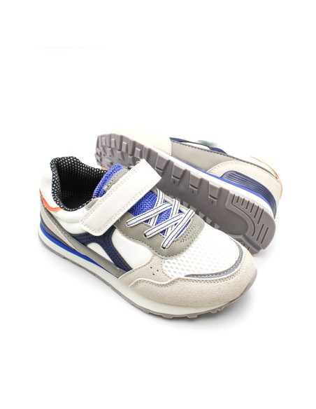 Vista lateral zapatillas casual niño blancas