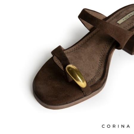 Sandalia mujer con anillo dorado