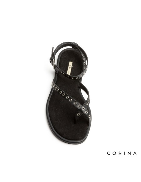 sandalia negra con ojales metálicos