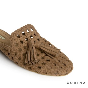 Zapatos mules mujer destalonados camel de estilo trenzado