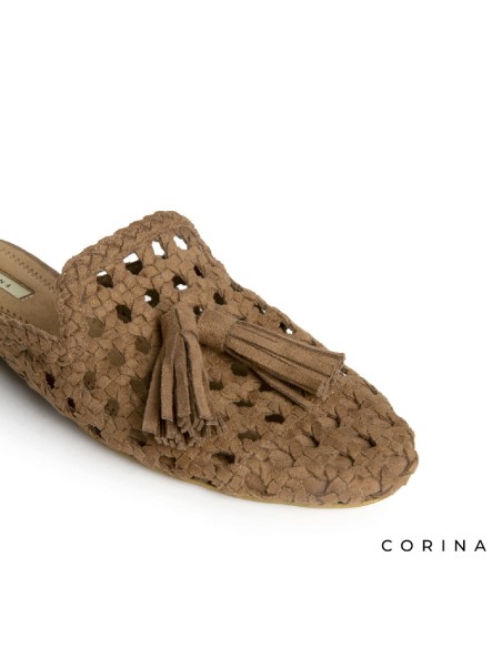 Zapatos mules mujer destalonados camel de estilo trenzado