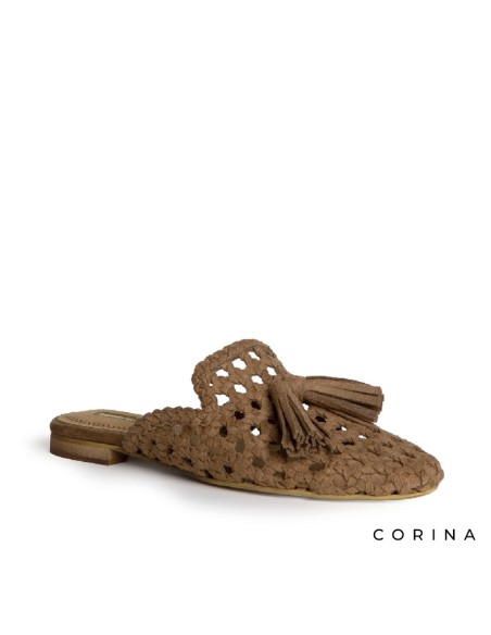 Zapatos mules mujer camel con acabado trenzado artesanal