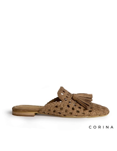 Zapatos mules mujer camel trenzados con borlas