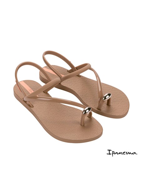 sandalias de goma mujer nude con anillo dorado