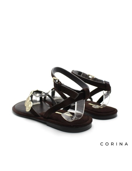 sandalia plana marron con monedas doradas